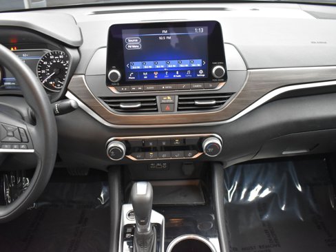Used 2024 Nissan Altima 2.5 SV image 17