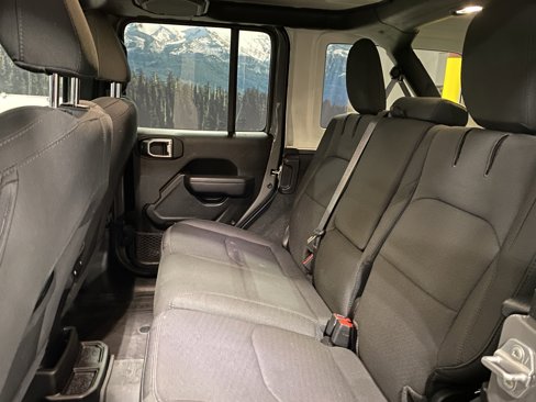 Used 2023 Jeep Wrangler Unlimited image 16