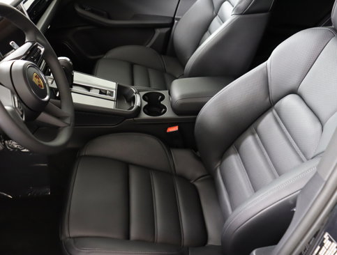 Used 2025 Porsche Macan image 5