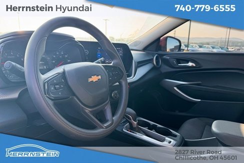 Used 2025 Chevrolet Trax LS w/ LS Convenience Package image 18