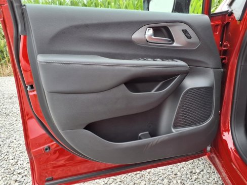 New 2026 Chrysler Pacifica Select image 23