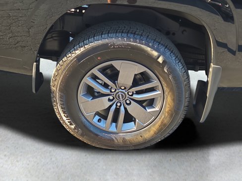 Used 2025 Nissan Frontier SV image 3