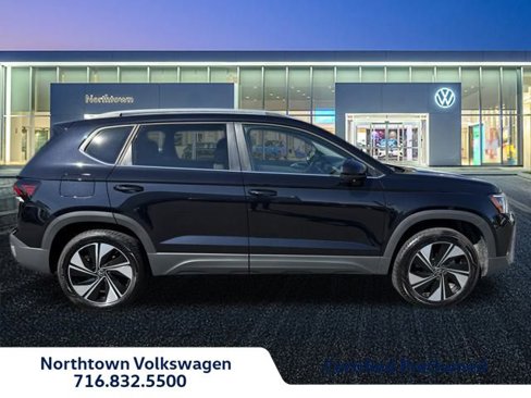Certified 2025 Volkswagen Taos SE image 2