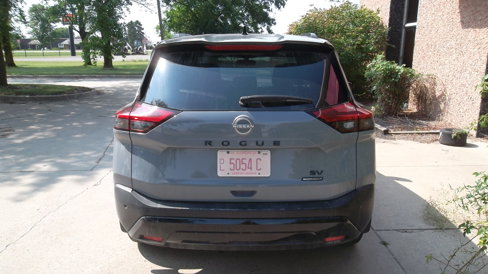 Used 2023 Nissan Rogue SV w/ SV Premium B Package image 5