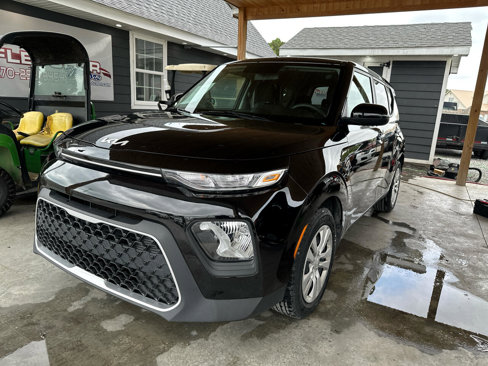 Used 2022 Kia Soul LX image 2