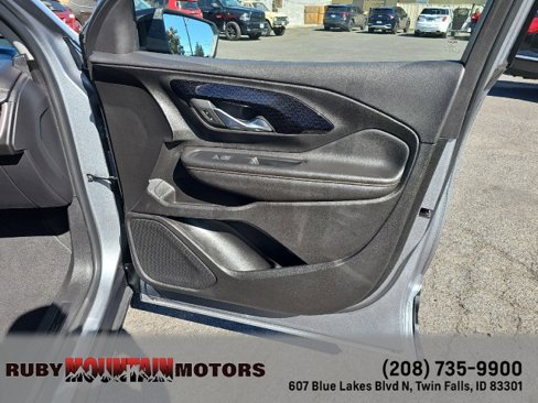 Used 2023 GMC Terrain AT4 image 32