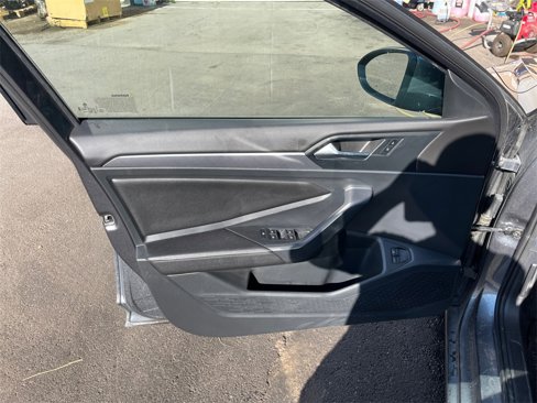 Used 2023 Volkswagen Jetta SE image 18