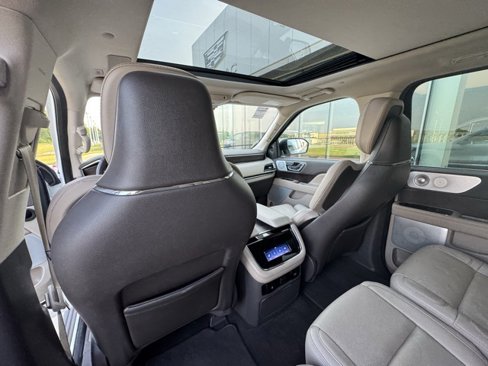 Used 2023 Lincoln Navigator L Reserve image 16