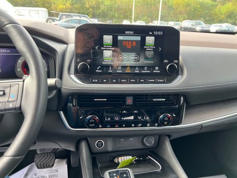 Used 2022 Nissan Rogue Platinum w/ Head-Up Display Package image 23