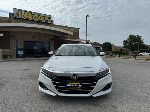 Used 2021 Honda Accord Touring image 2