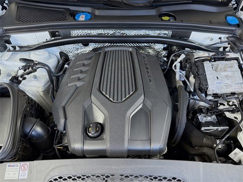 Certified 2024 Porsche Macan image 24