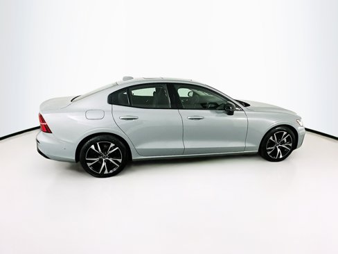 Used 2025 Volvo S60 B5 Plus image 10