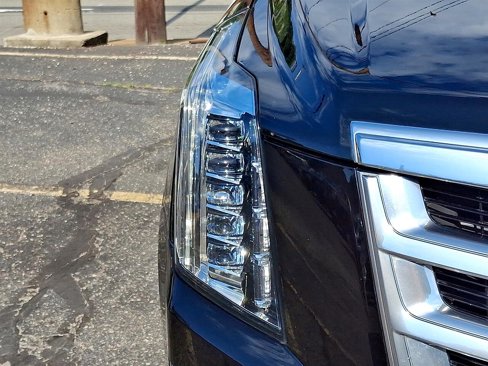 Used 2018 Cadillac Escalade Luxury image 12