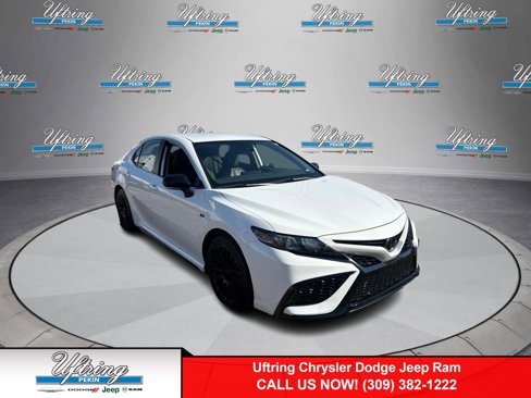 Used 2024 Toyota Camry SE image 1