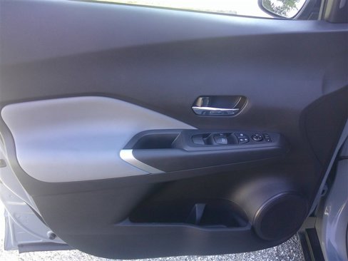 Used 2023 Nissan Kicks SR w/ SR Premium Package image 9