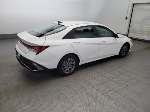 Used 2024 Hyundai Elantra SEL image 10