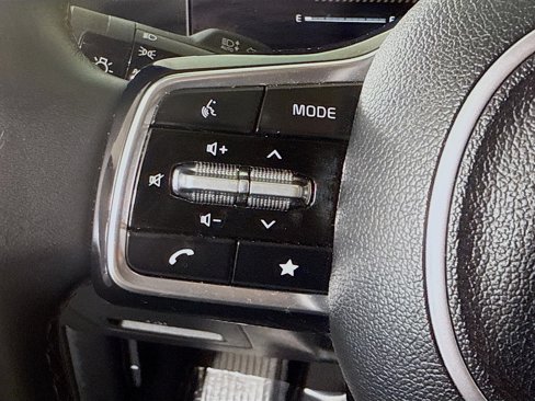 Used 2024 Kia Sorento S image 11