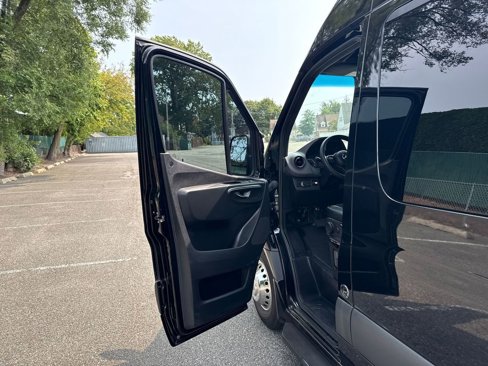 Used 2023 Mercedes-Benz Sprinter 3500 image 13