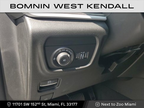 Used 2025 Jeep Grand Cherokee Limited w/ Black Appearance Package image 16