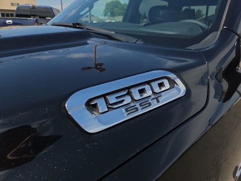 Used 2025 RAM 1500 Laramie image 12