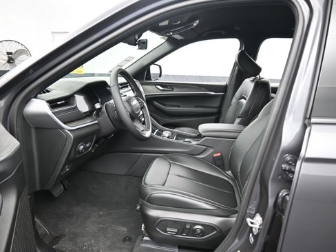 New 2025 Jeep Grand Cherokee L Limited w/ Black Appearance Package image 11