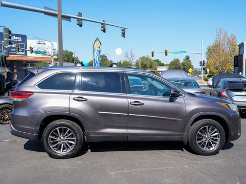 Used 2019 Toyota Highlander XLE image 7