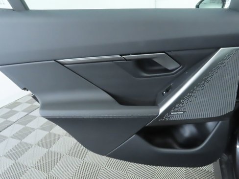 Used 2025 BMW 530i w/ Premium Package image 28
