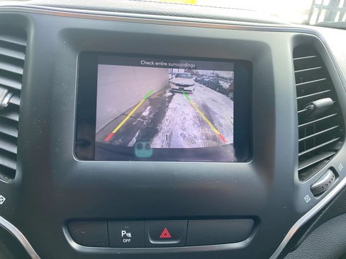Used 2019 Jeep Cherokee Latitude Plus image 19