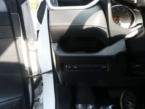 Used 2019 Toyota RAV4 XLE Premium image 18
