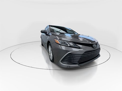 Used 2023 Toyota Camry LE image 2