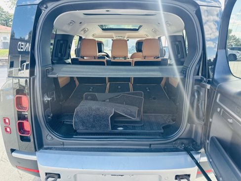 Used 2023 Land Rover Defender 130 First Edition image 10