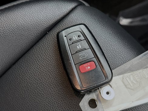 Used 2023 Toyota Highlander XLE image 31