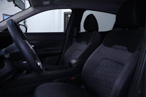 Used 2025 Nissan Kicks SV image 14
