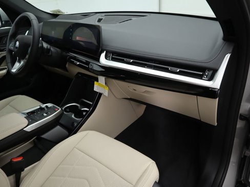 Used 2025 BMW X1 xDrive28i w/ Technology Package image 19