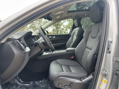 Certified 2025 Volvo XC60 B5 Plus image 17