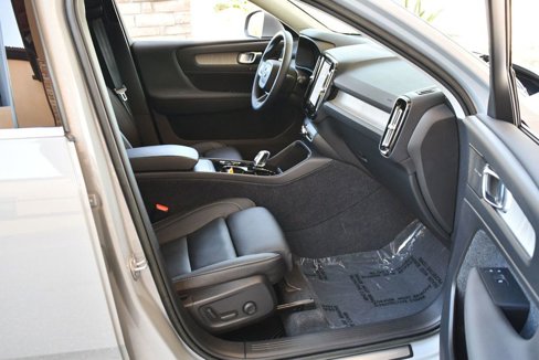 Used 2024 Volvo XC40 B5 Plus image 43