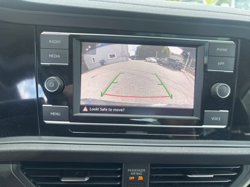 Used 2022 Volkswagen Jetta SE image 13