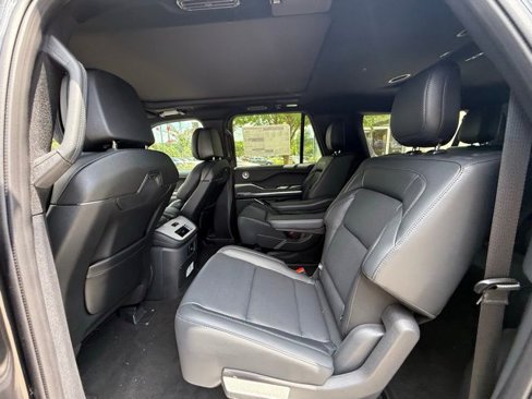 New 2025 Lincoln Navigator L Reserve w/ Jet Appearance Package image 14