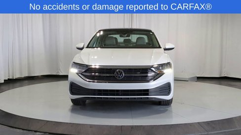 Used 2023 Volkswagen Jetta SE image 3