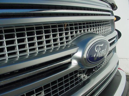Used 2015 Ford F150 Platinum w/ Equipment Group 701A Luxury image 3