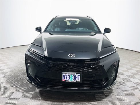 Certified 2025 Toyota Crown Signia image 3
