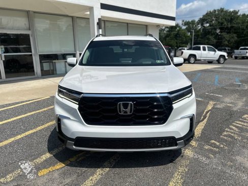Used 2025 Honda Pilot Elite image 2