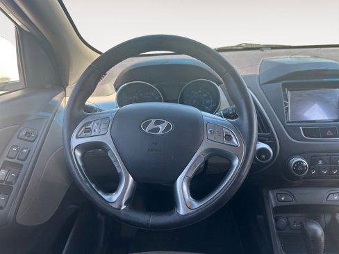Used 2011 Hyundai Tucson GLS image 12