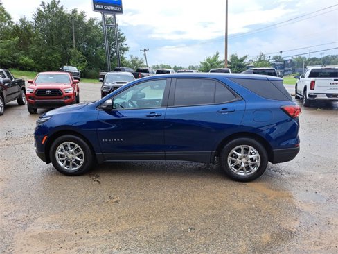 Used 2022 Chevrolet Equinox LS w/ LS Convenience Package image 2