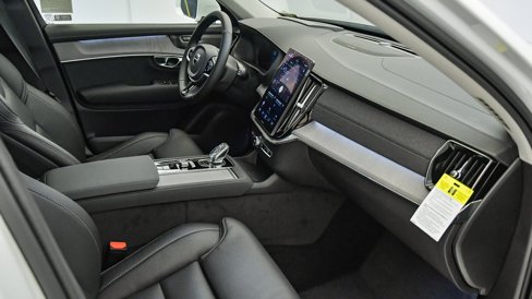 New 2025 Volvo XC90 T8 Plus w/ Protection Package Premier image 17