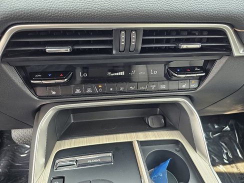 New 2025 MAZDA CX-70 Plug-In Hybrid w/ Premium Pkg image 33