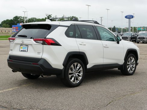 Used 2021 Toyota RAV4 XLE Premium image 3