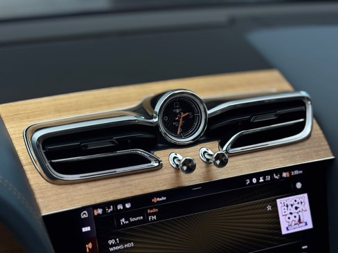New 2024 Bentley Bentayga image 49