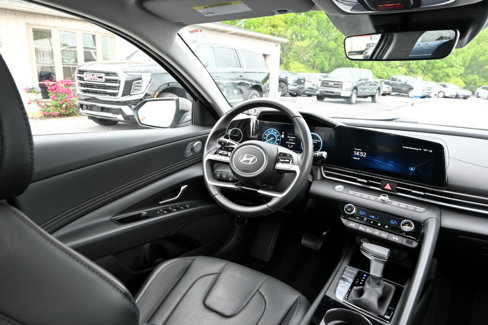 Used 2024 Hyundai Elantra Limited image 9