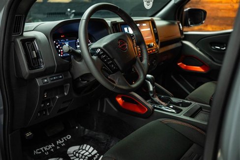 Used 2025 Nissan Frontier PRO-4X image 8